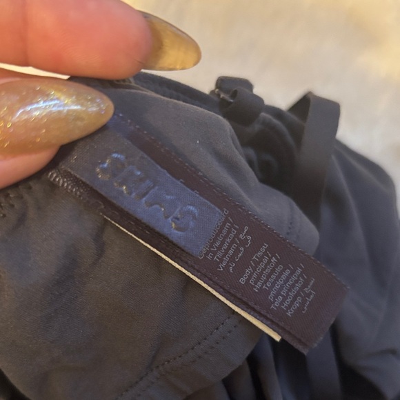 SKIMS Black fits every body Camisole Top NWOT - Picture 3 of 5